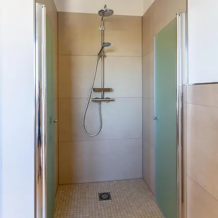 Hangar 19 Luxusapartment Mit Sauna, Kamin, Dachterrasse Und Seeblick H5w3